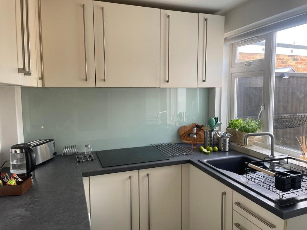 2 Bedroom House In Central Windsor - The Town ภายนอก รูปภาพ